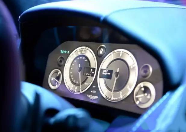 車載液晶屏-未來選擇HUD還是全液晶儀表？