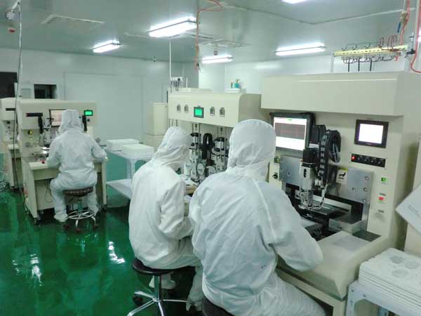 工廠車間環(huán)境研發(fā)團隊實驗圖